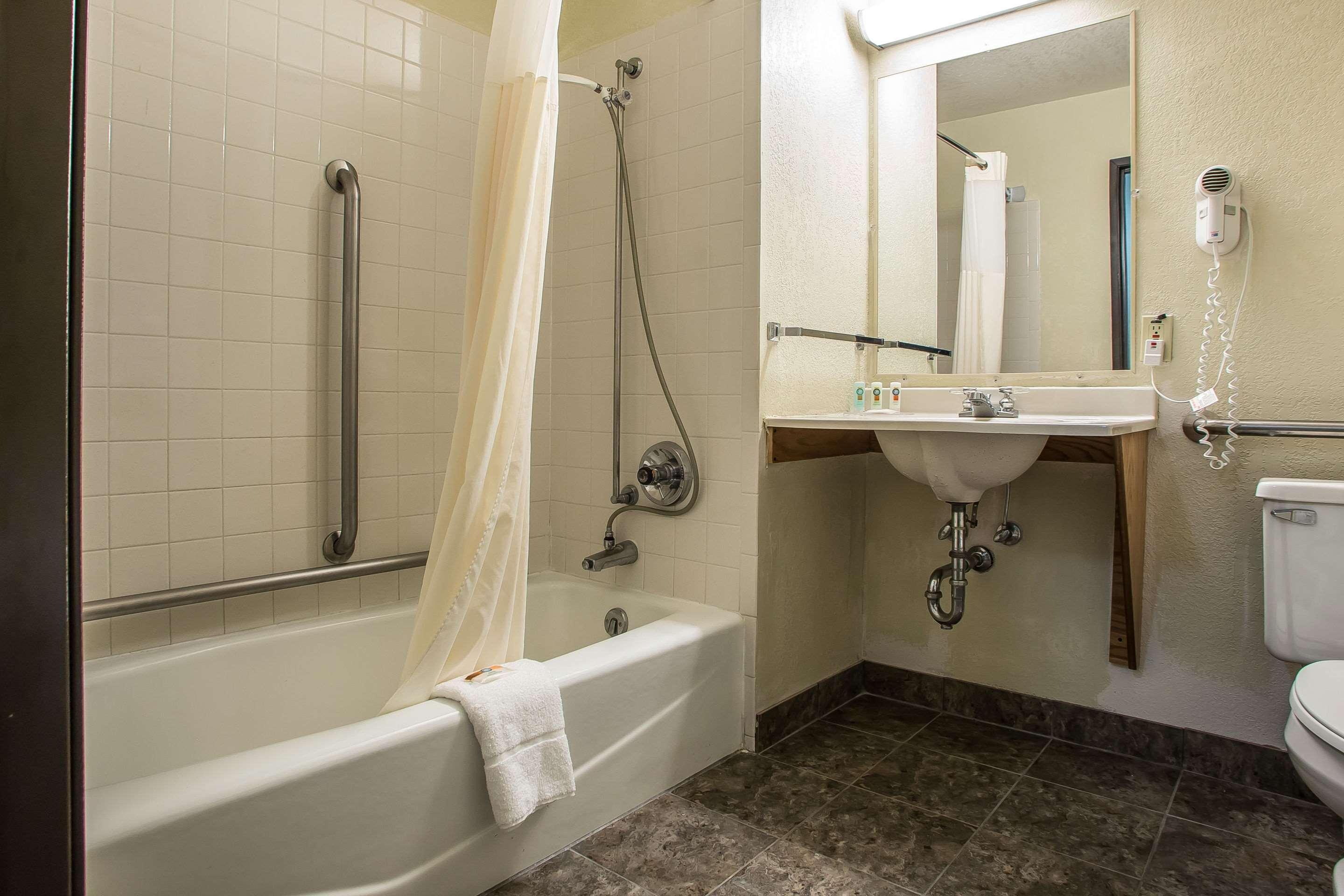 Quality Inn & Suites Marinette Kültér fotó